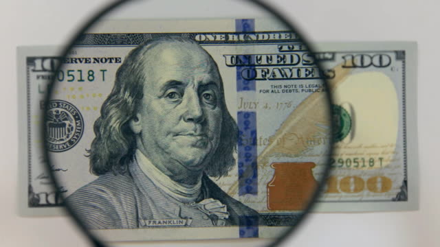 Approaching-using-a-magnifying-glass-hundred-dollar-bill