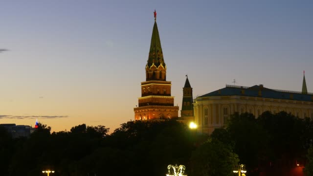 Rusia-cielo-atardecer-noche-tiempo-Moscú-río-kremlin-torre-superior-panorama-4k