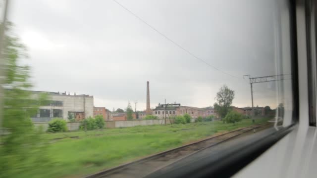 Naves-industriales-de-vieja-de-ventana-de-tren
