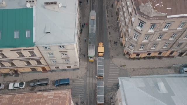 Ciudad-aérea-de-Lviv,-Ucrania.-Ciudad-Europea.-Tranvía-turístico-paseos-por-el-centro-de-la-ciudad