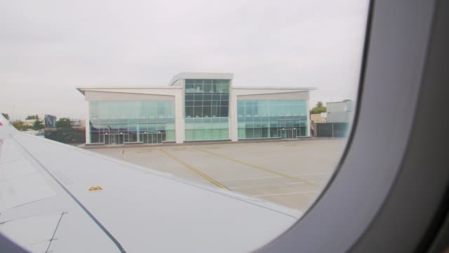 Das-Gebäude-des-Flughafenterminals