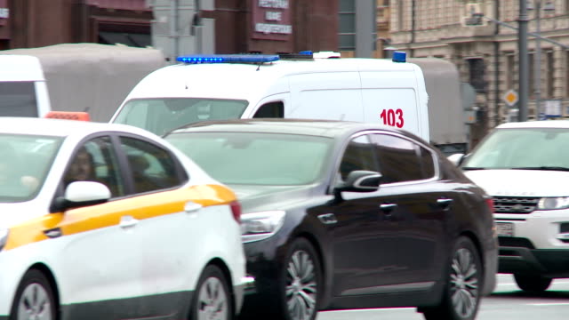 Moskau-Herbst-Staus-Krankenwagen-Polizei-Spezialausrüstung