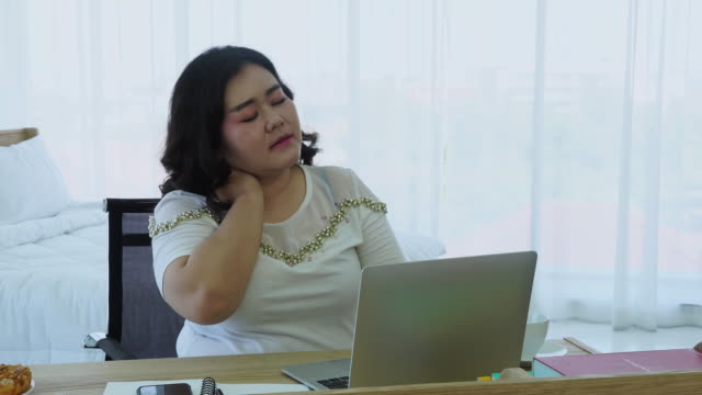 Fette-Frauen-mit-Bürosyndrom