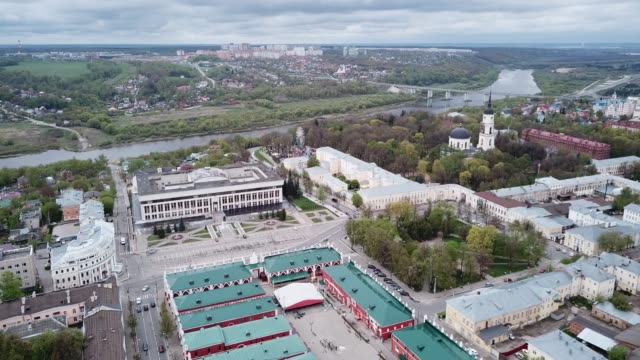 Russische-Stadt-Kaluga-mit-Blick-auf-schwarze-Kuppeln-der-Dreifaltigkeitskathedrale