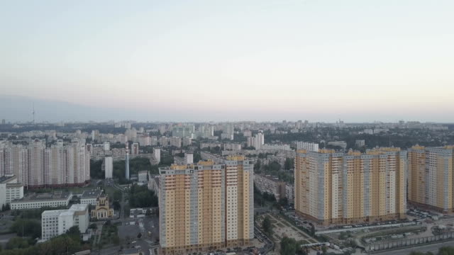 Luftaufnahme.-Megapolis.-Der-Schlafbereich-der-Stadt-Kiew