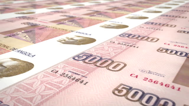 Banknoten-der-fünftausend-angolanischer-Kwanza-der-Republik-Angola,-bares-Geld