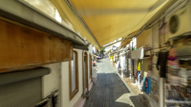 Walk-through-the-tourist-market-with-wide-range-of-sunglasses,-magnets,-arabian-lamps-and-other-souvenirs-timelapse-hyperlapse-in-Antalya