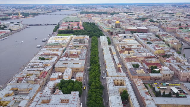 Rusia-verano-día-San-Petersburgo-paisaje-urbano-neva-río-aéreo-panorama-4k