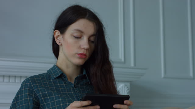 Elegant-woman-using-digital-tablet-in-domestic-room