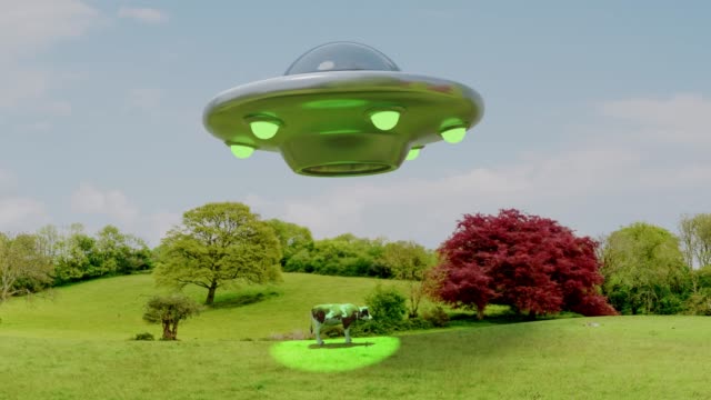 UFO-abducción-alienígena-vaca-OVNI-objeto-volador-no-identificado-extranjeros-cerca-encuentran-4k
