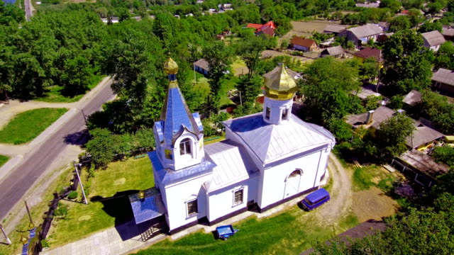 Iglesia-ortodoxa-vista-desde-el-aire-de-Ucrania