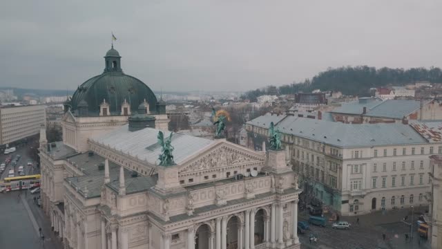 Ciudad-aérea-de-Lviv,-Ucrania.-Ciudad-Europea.-Zonas-populares-de-la-ciudad.-Lviv-opera