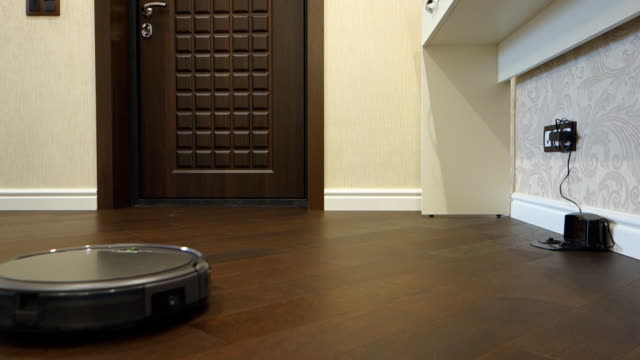 round-robotic-vacuum-cleaner
