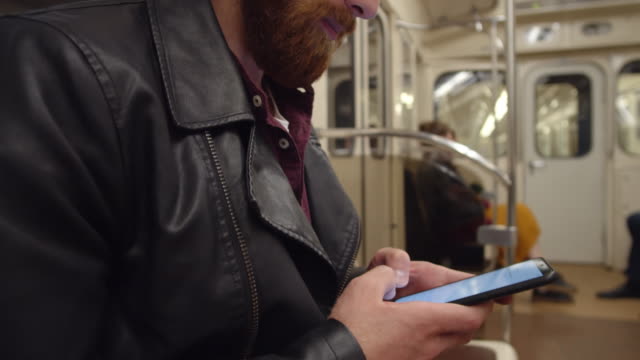 Smartphone-User-in-Subway
