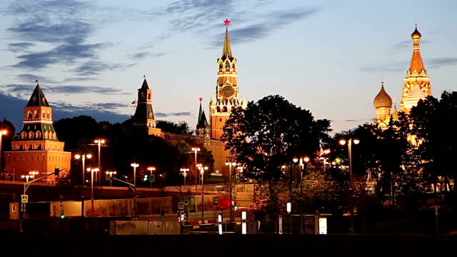 Vista-del-río-Moskva-y-el-Kremlin-(por-la-noche),-Moscú,-Rusia,-la-vista-más-popular-de-Moscú