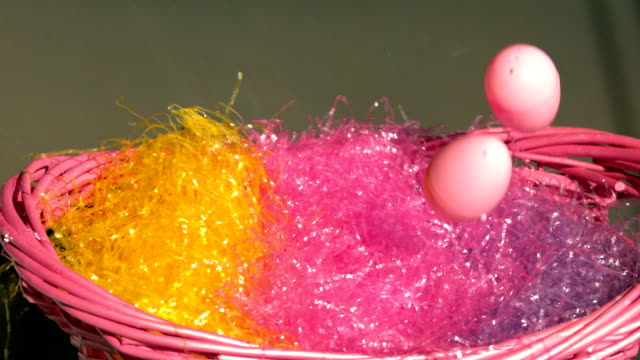 huevos-en-canasta-de-Pascua