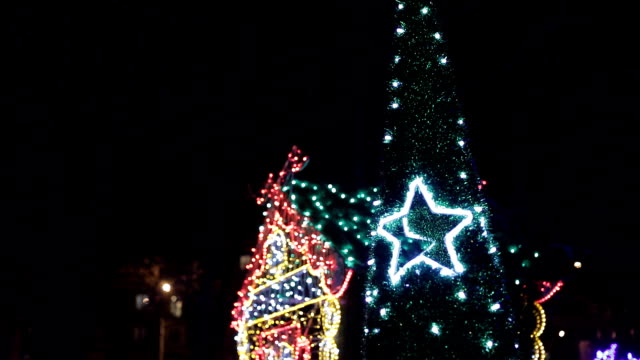 Navidad,-tiempo-de-año-nuevo-en-calles-de-la-ciudad,-decorado-e-iluminado.