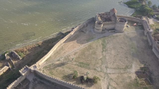 Volar-el-drone-sobre-la-antigua-fortaleza-de-Akkerman-que-está-en-la-orilla-del-estuario-del-Dniéster-en-la-ciudad-de-Bilhorod-Dnistrovskyi