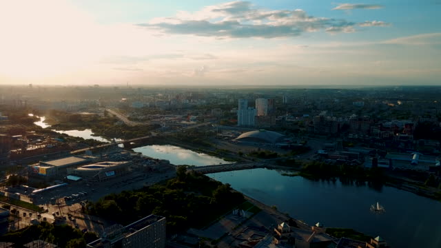 Vista-aérea-del-dique-principal-de-la-ciudad-de-Chelyabinsk,-Rusia
