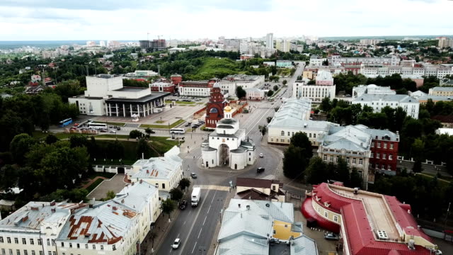 Centro-de-la-ciudad-y-la-puerta-dorada-de-Vladimir,-Rusia