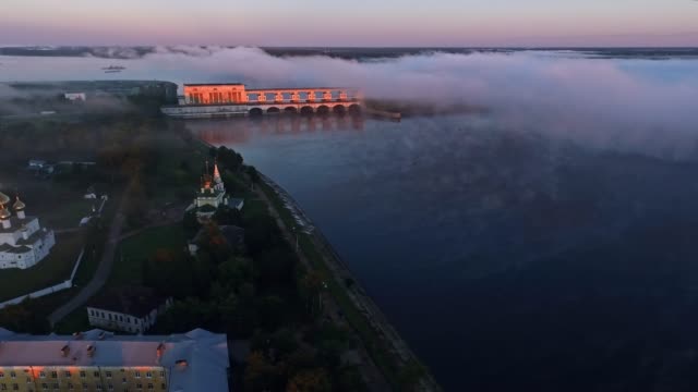 Sunrise-view-of-dam-at-Volga-river-near-the-town-of-Uglich,-Russia
