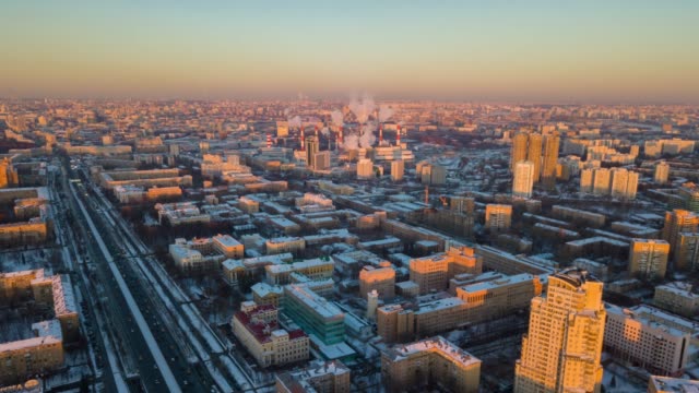 puesta-de-sol-hora-invierno-Moscú-paisaje-urbano-panorama-aéreo-4k-lapso-de-tiempo-Rusia