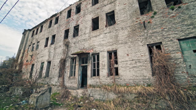 Las-ruinas-de-una-fábrica-industrial-muy-contaminada