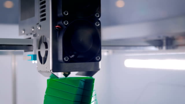 Modernes-Modell-für-3D-Drucker-mit-Kunststoff