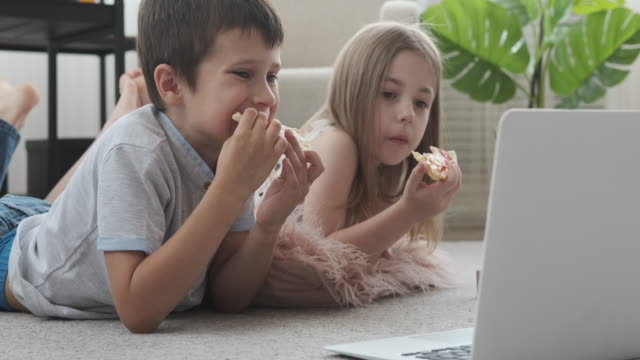 Children-watching-movie-at-home