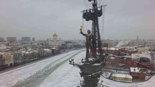 Moscow-winter-cityscape-with-river-and-Peter-the-Great-Statue,-aerial