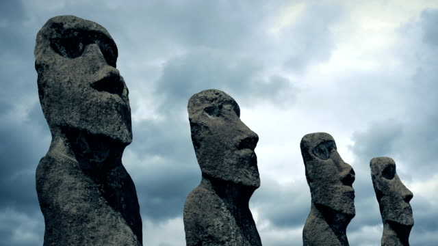 Easter-Island-Statues-In-The-Daytime