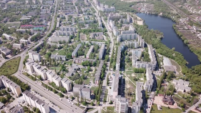 Vista-desde-el-dron-de-la-ciudad-de-Stary-Oskol-con-la-catedral-de-Alexander-Nevsky