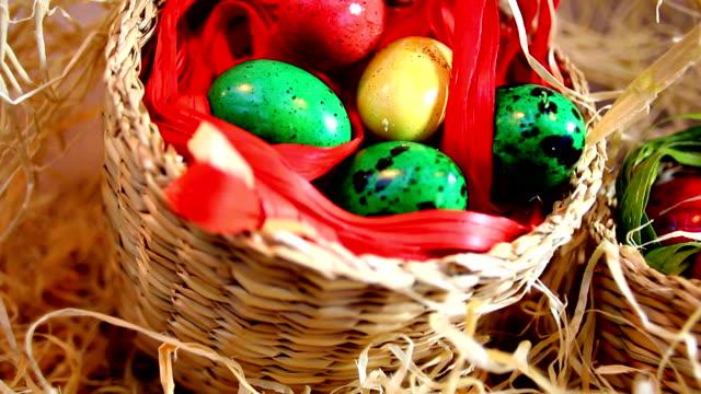Quail-Easter-eggs-in-baskets
