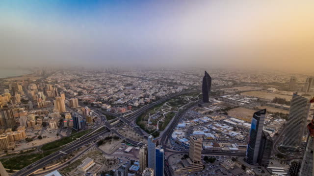 De-la-ciudad-de-Kuwait-Timelapse-paisaje-urbano-es-la-capital-de-Kuwait.-Atardecer-de-tiempo