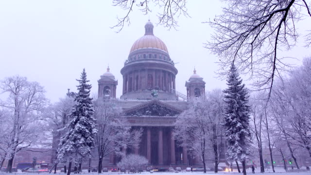 Saint-Isaac's-Cathedral-in-winter,-dim-rendering-of-stately-structure