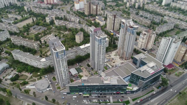 Imágenes-de-Aerial-drone-de-4K.-Distrito-de-Rusanivka-en-Kiev,-Ucrania