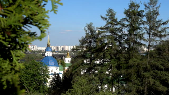 Ansicht-des-Vydubetsky-Klosters-in-Kiew