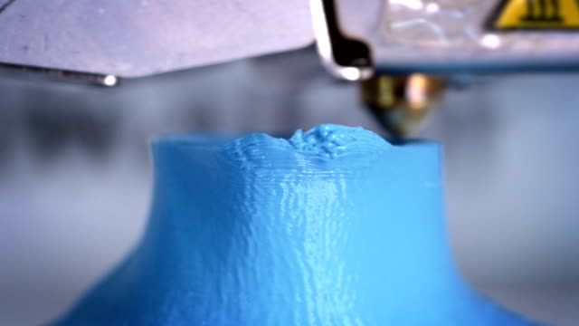 Cabeza-de-impresora-3D,-Close-up-extremo-de-la-boquilla-durante-el-proceso-de-impresión-de-impresión