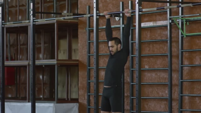 Man-with-Prosthetic-Leg-Doing-Pull-Ups-in-Gym