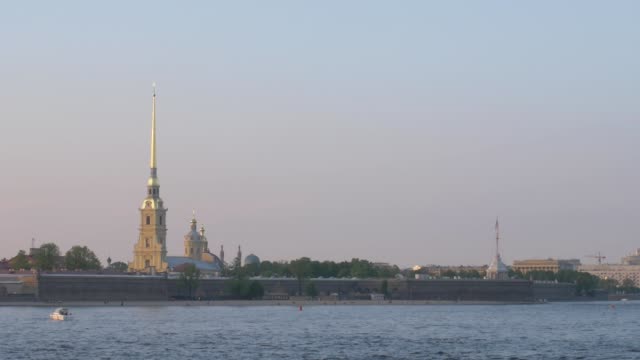 View-of-the-Peter-Pavel's-Fortress-across-the-Neva-River-in-St.-Petreburg,-Russia.