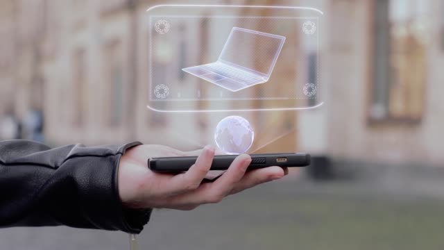 Männliche-Hände-zeigen-auf-Smartphone-konzeptionelle-HUD-Hologramm-ultra-Notebook