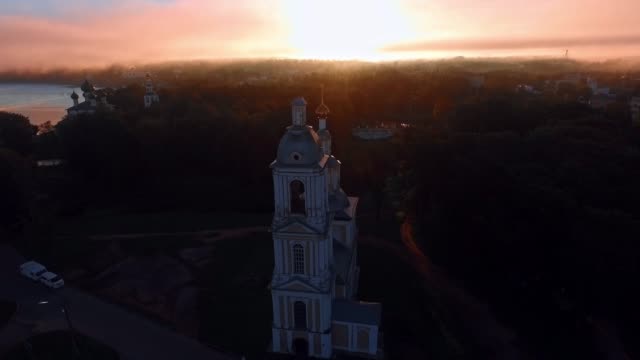 Sonnenaufgang-von-Uglitsch-an-der-Wolga,-Russland
