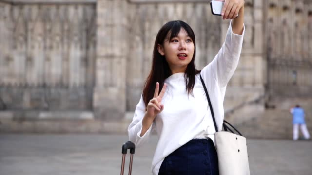 chinesische-Touristin-macht-selfie
