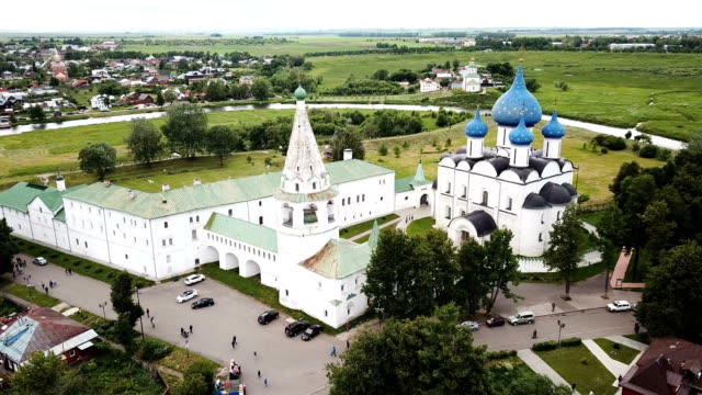 Luftaufnahme-des-architektonischen-Ensembles-des-Susdal-Ensdal-Kremls