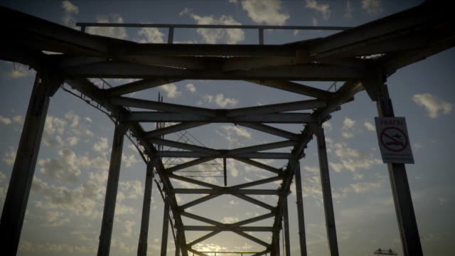 The-sky-above-the-bridge