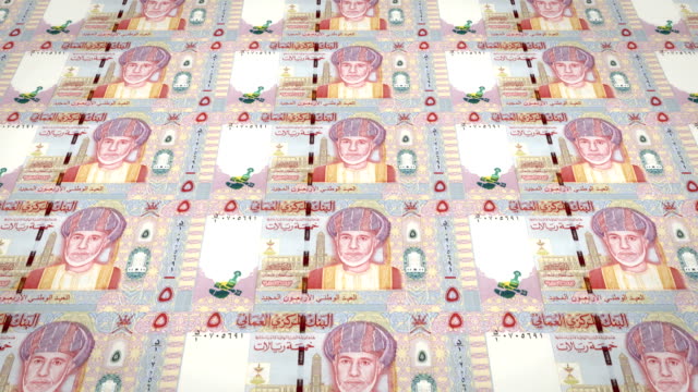 Series-of-banknotes-of-five-omani-rials-of-the-Central-Bank-of-Oman-rolling-on-screen,-coins-of-the-world,-cash-money,-loop