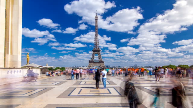 Famous-square-Trocadero-with-Eiffel-tower-in-the-background-timelapse-hyperlapse