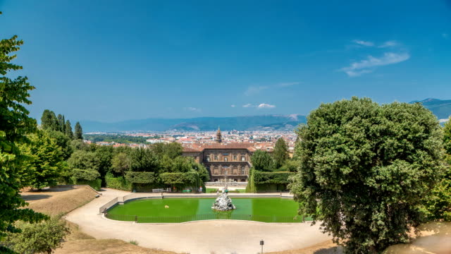 Der-Boboli-Garten-parken-Timelapse,-Neptunbrunnen-und-einen-weiten-Blick-auf-den-Palazzo-Pitti-in-Florenz,-Italien.-Populäre-touristische-Anziehung-und-Ziel