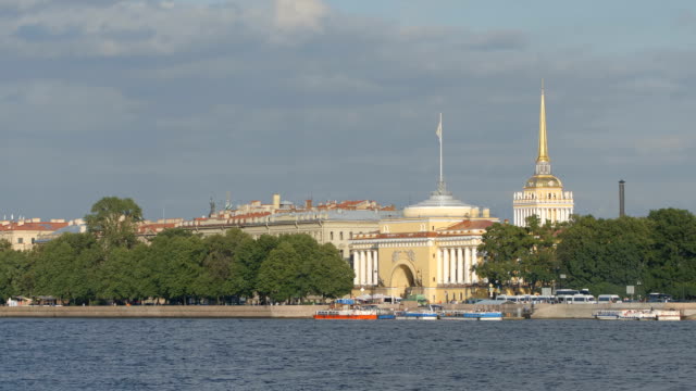 Überblick-über-die-Newa-und-die-Admiralität---St-Petersburg,-Russland