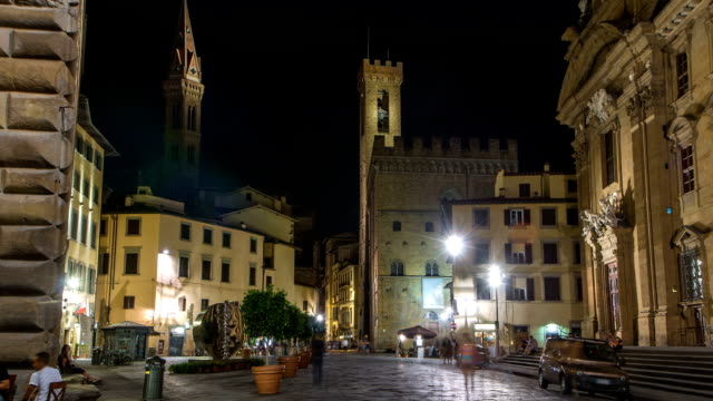 Katholische-Kirche-namens-"Complesso-di-San-Firenze"-Zeitraffer-auf-dem-Platz-namens-"Piazza-di-S.-Firenze"-in-der-Nacht.-Florenz,-Toskana,-Italien